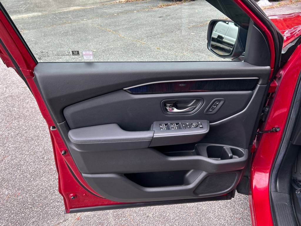 Used 2025 Honda Pilot Elite image 19