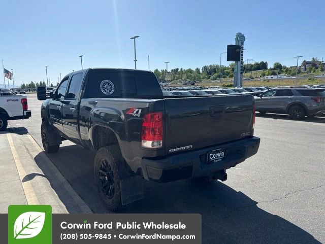 Used 2011 GMC Sierra 2500 Denali w/ Suspension Package, Off-Road AWD/4WD image 8