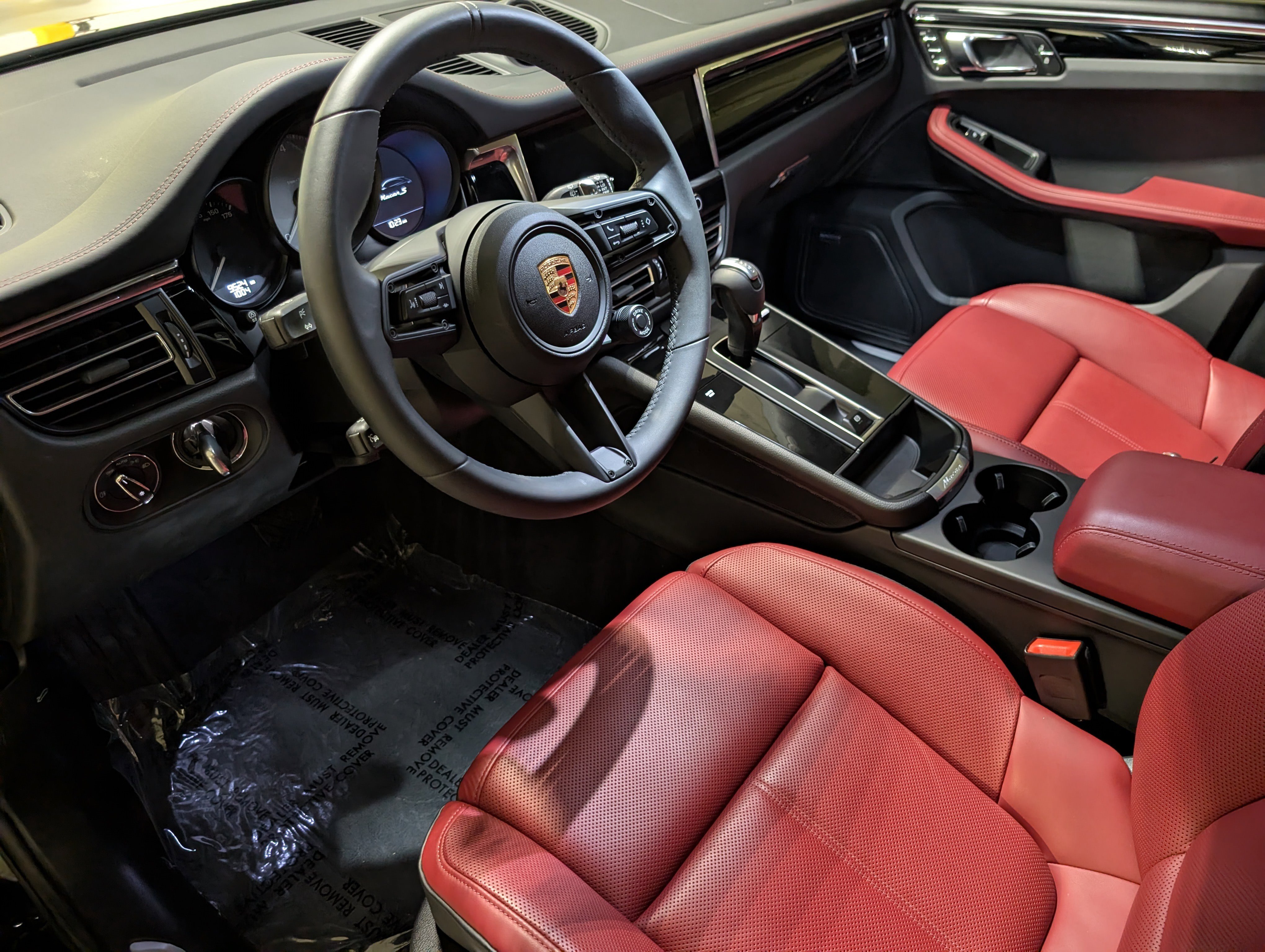 Certified 2025 Porsche Macan S AWD/4WD image 5