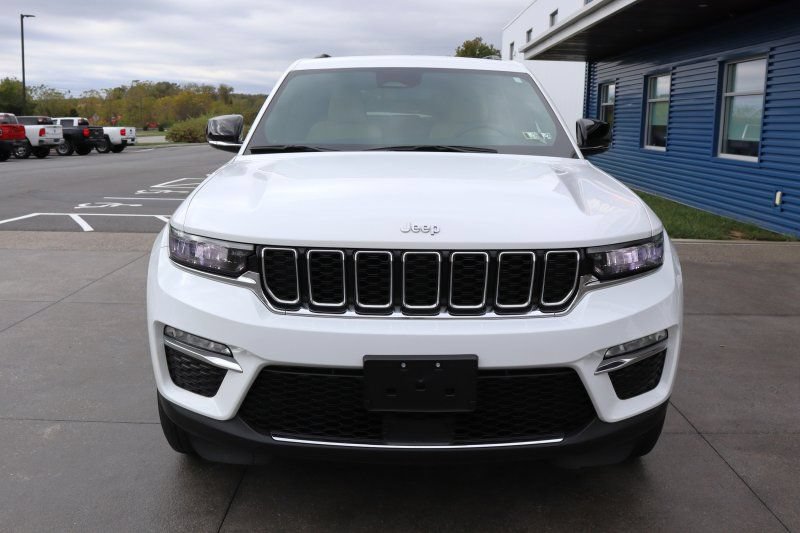 Used 2023 Jeep Grand Cherokee Limited AWD/4WD image 3