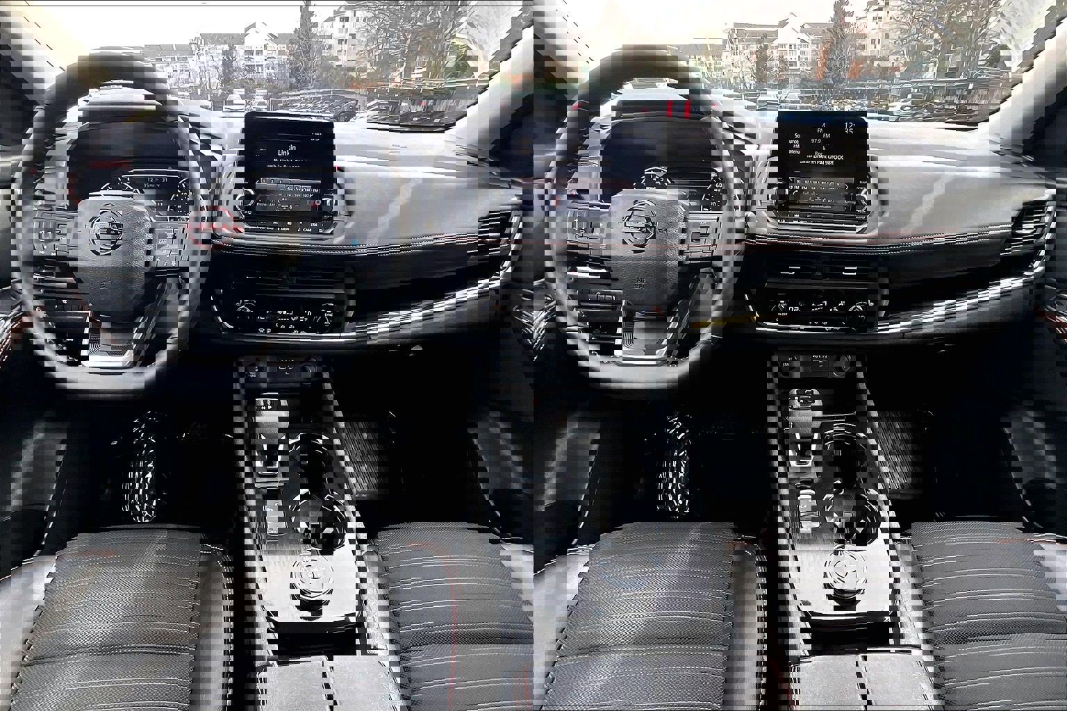 Used 2025 Nissan Rogue SV image 14