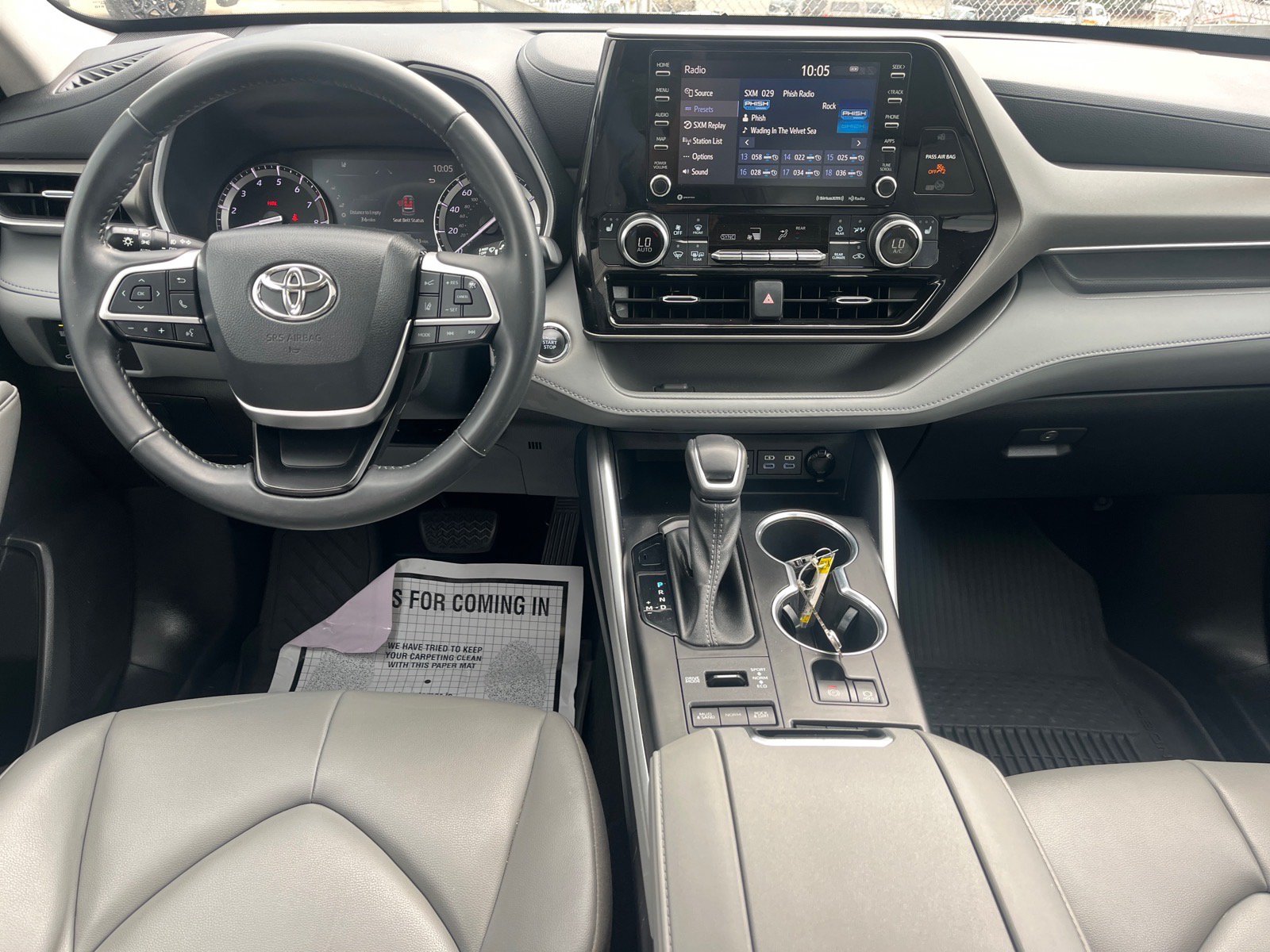 Used 2022 Toyota Highlander XLE AWD/4WD image 6