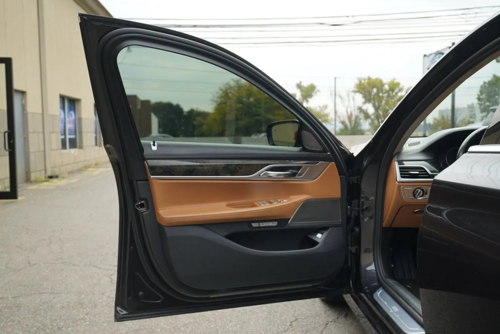 Used 2017 BMW 740i xDrive AWD/4WD image 18
