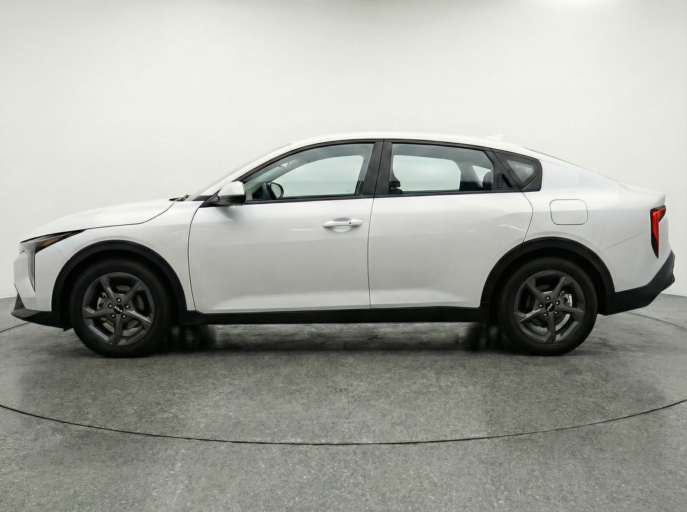 Used 2025 Kia K4 LXS image 5