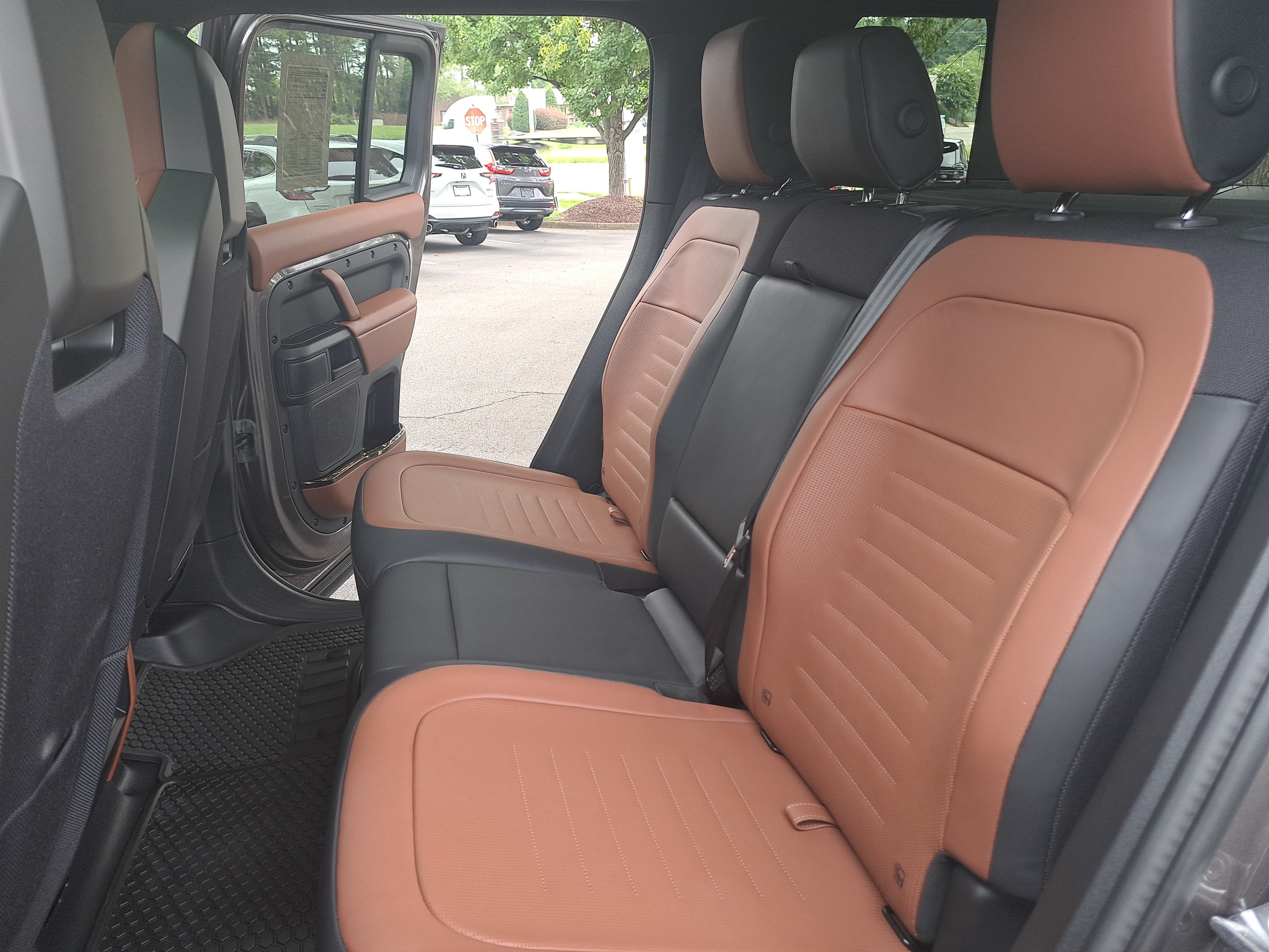 Used 2025 Land Rover Defender 110 AWD/4WD image 13
