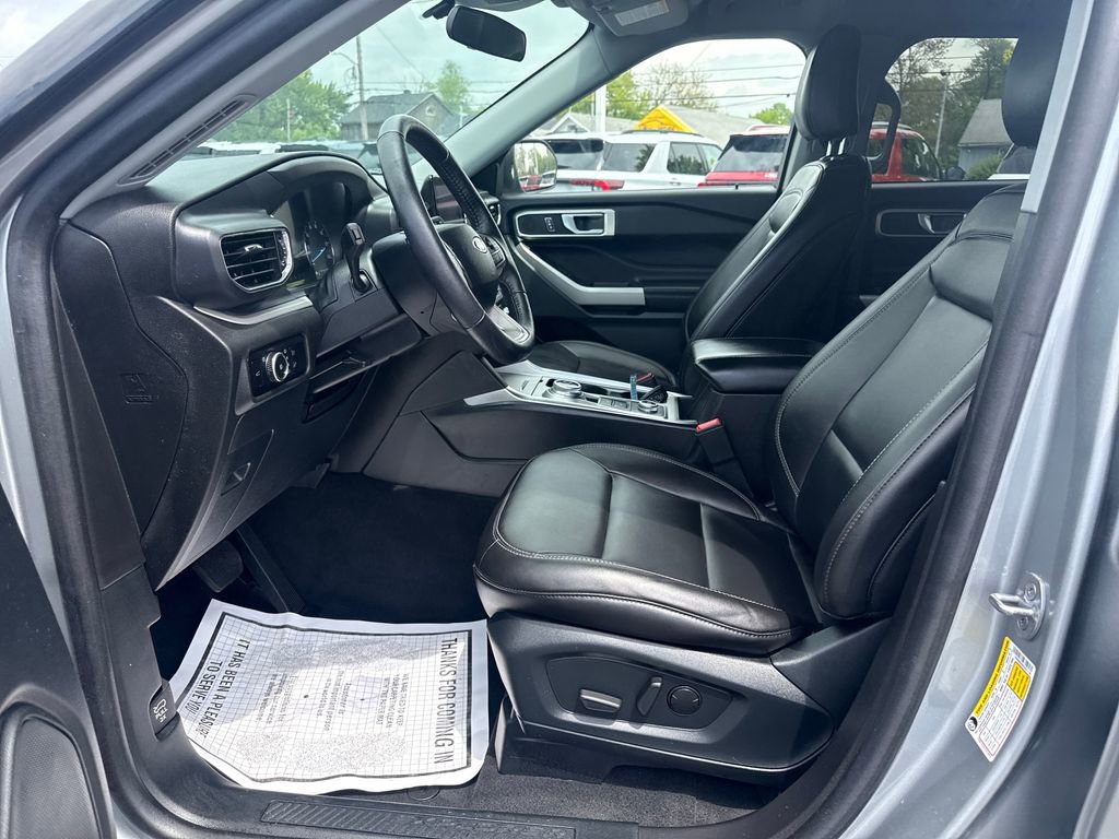 Used 2023 Ford Explorer XLT w/ Equipment Group 202A AWD/4WD image 26