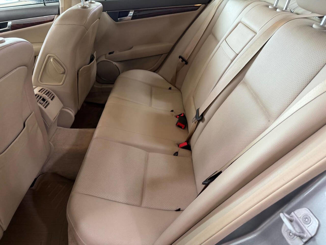 Used 2010 Mercedes-Benz C 300 Luxury image 21