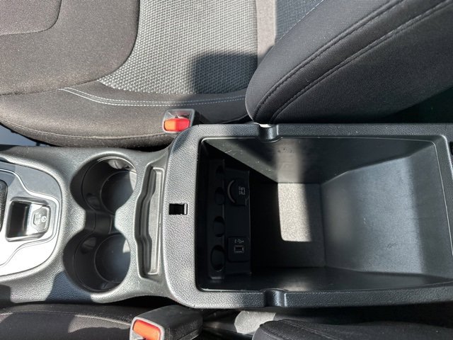 Used 2019 Jeep Cherokee Latitude w/ Popular Appearance Group image 35