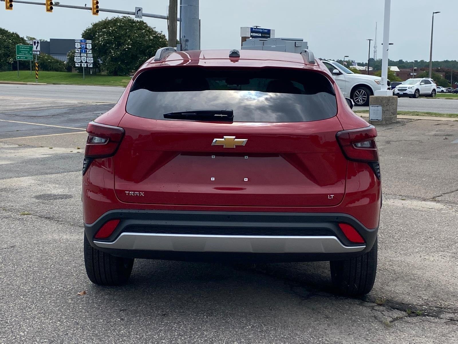 New 2026 Chevrolet Trax LT w/ Driver Confidence Package FWD image 5