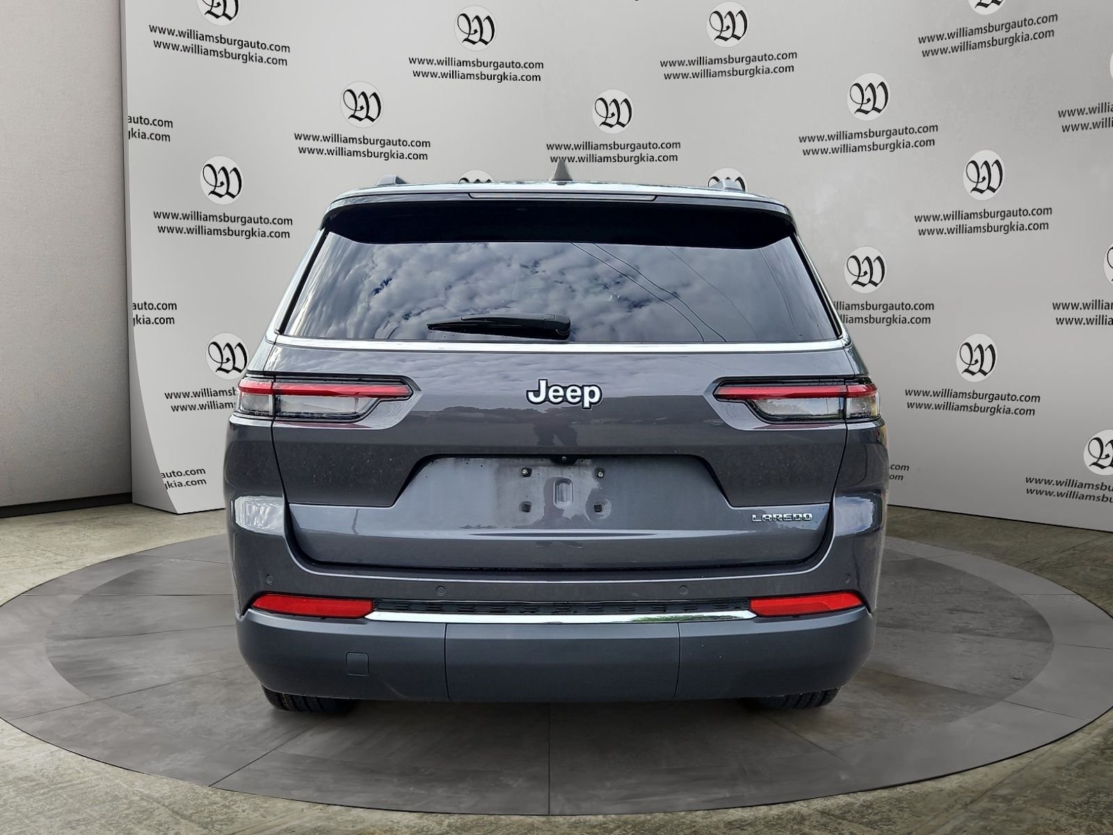 Used 2023 Jeep Grand Cherokee L Laredo RWD image 4