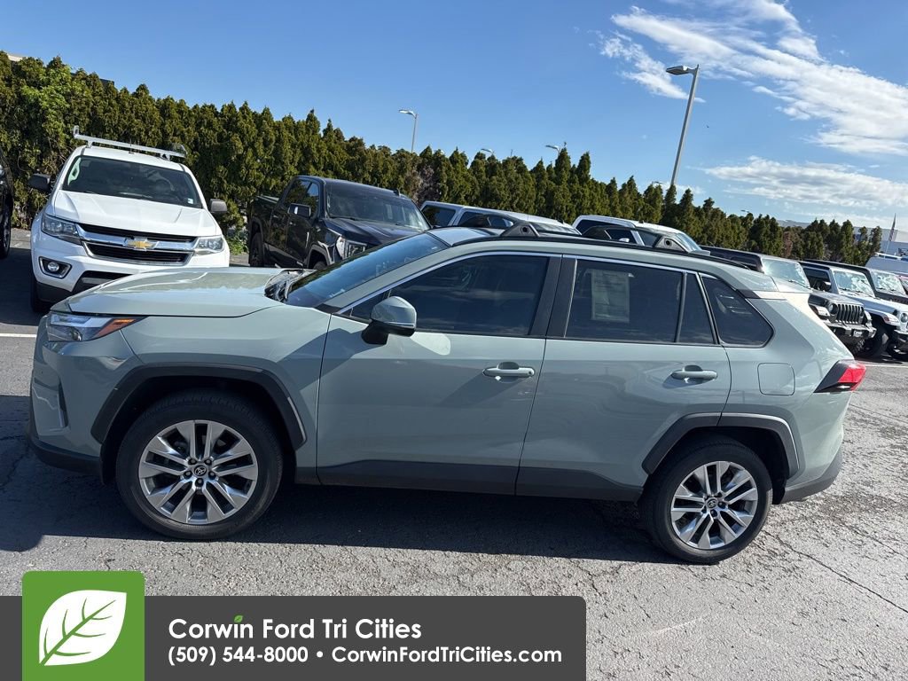 Used 2022 Toyota RAV4 XLE Premium AWD/4WD image 3