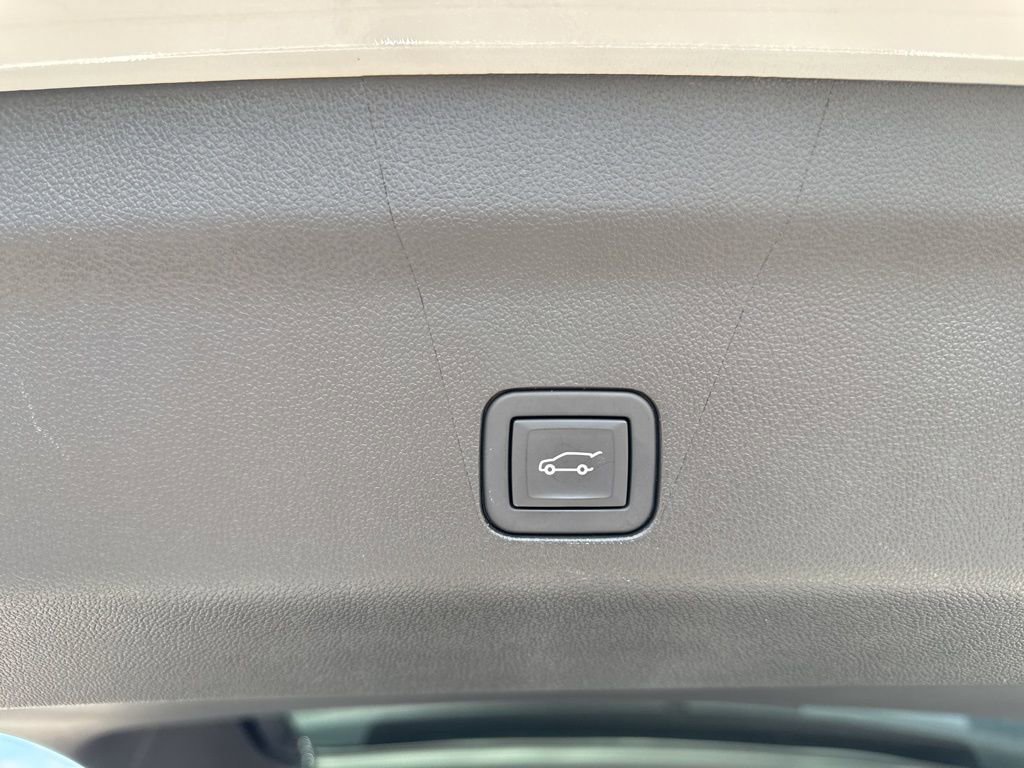 Used 2023 GMC Yukon Denali Ultimate image 32