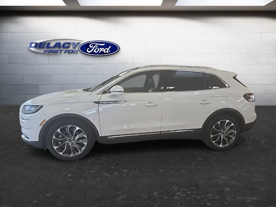 Used 2022 Lincoln Nautilus Reserve AWD/4WD image 3