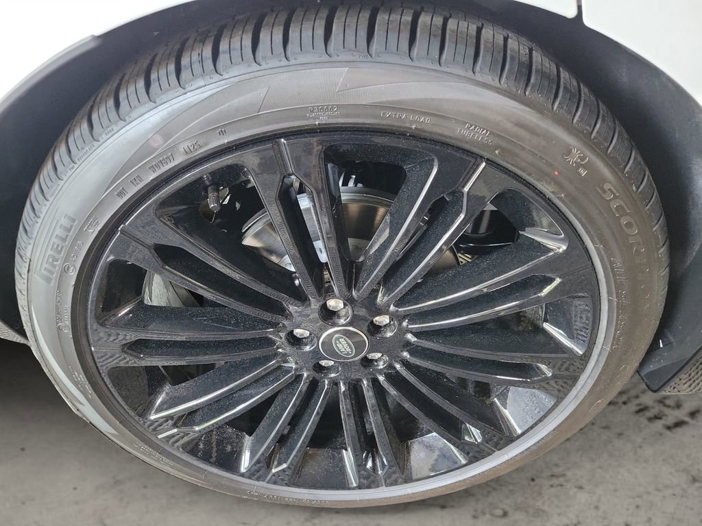 New 2026 Land Rover Range Rover Velar Dynamic SE image 12