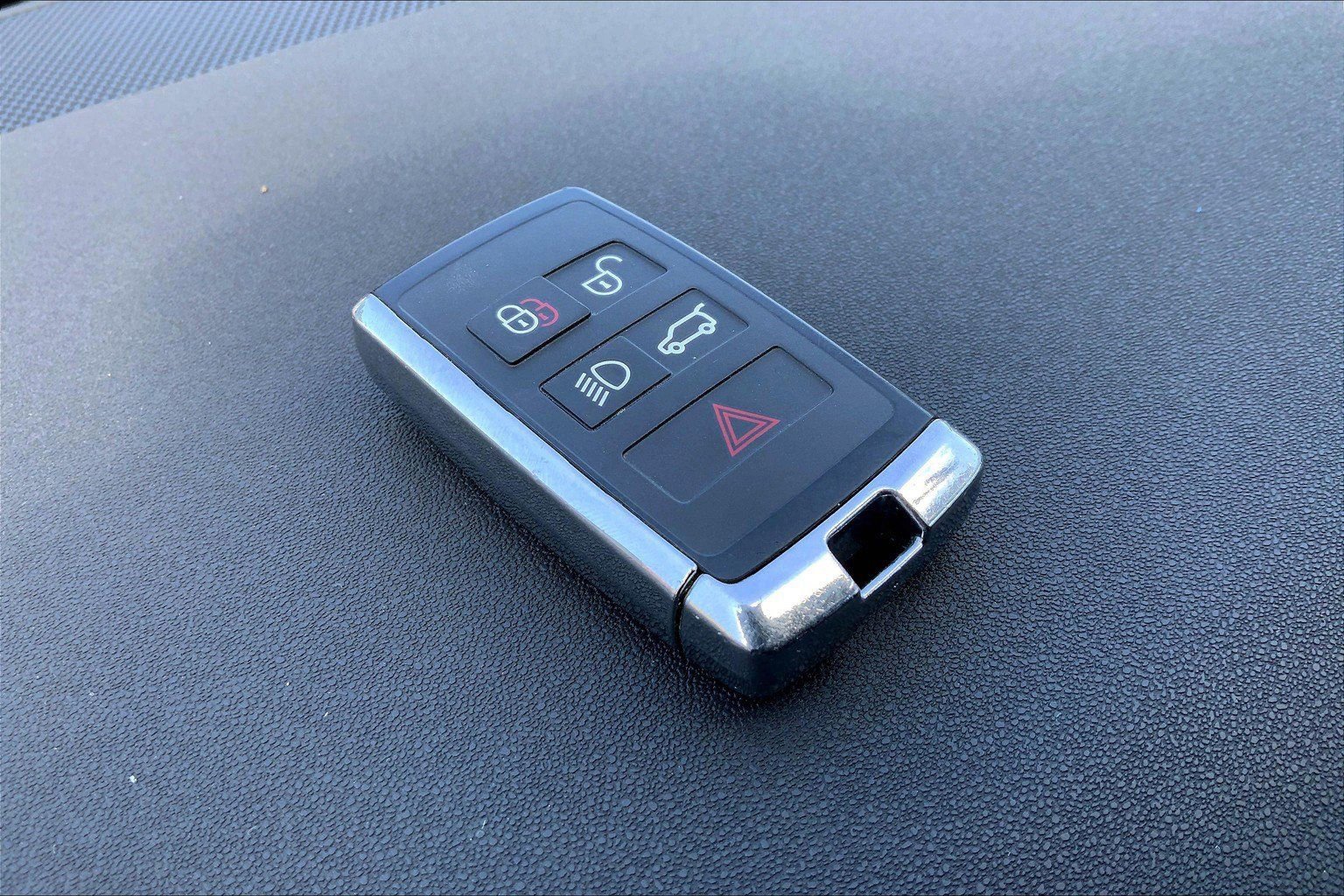 Used 2024 Land Rover Range Rover Evoque Dynamic SE image 24