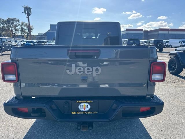 Used 2022 Jeep Gladiator Sport AWD/4WD image 6