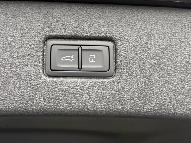 New 2025 Audi Q7 3.0T Prestige image 17