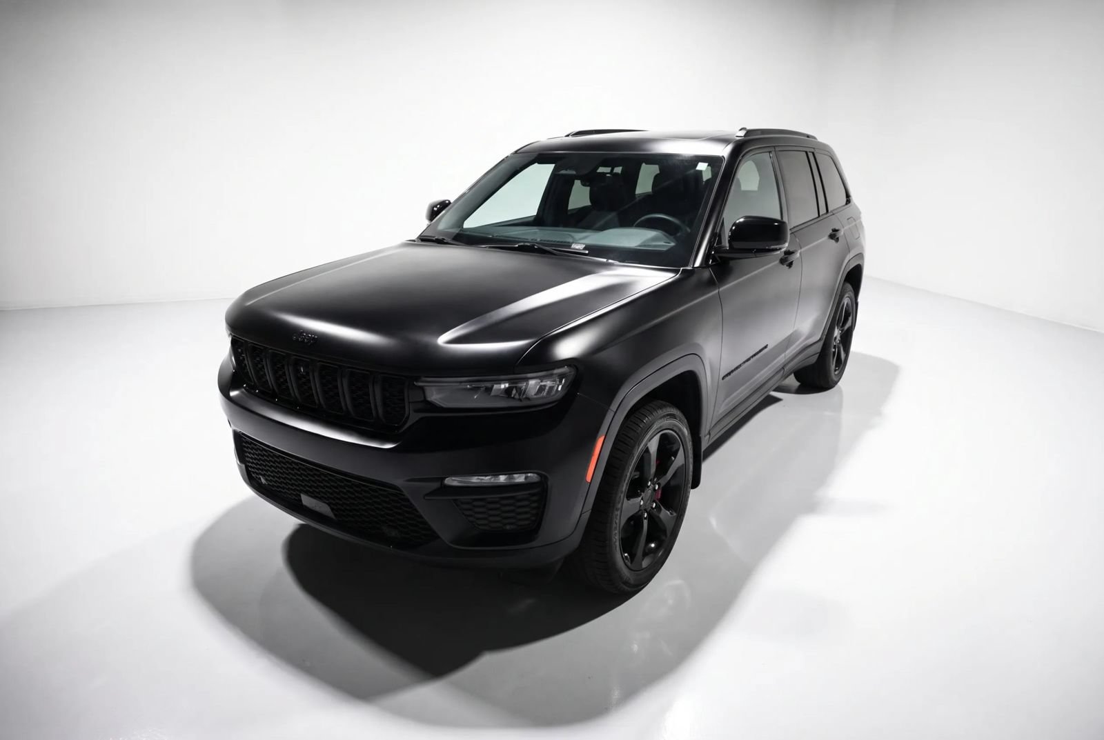 Used 2023 Jeep Grand Cherokee Altitude AWD/4WD image 7