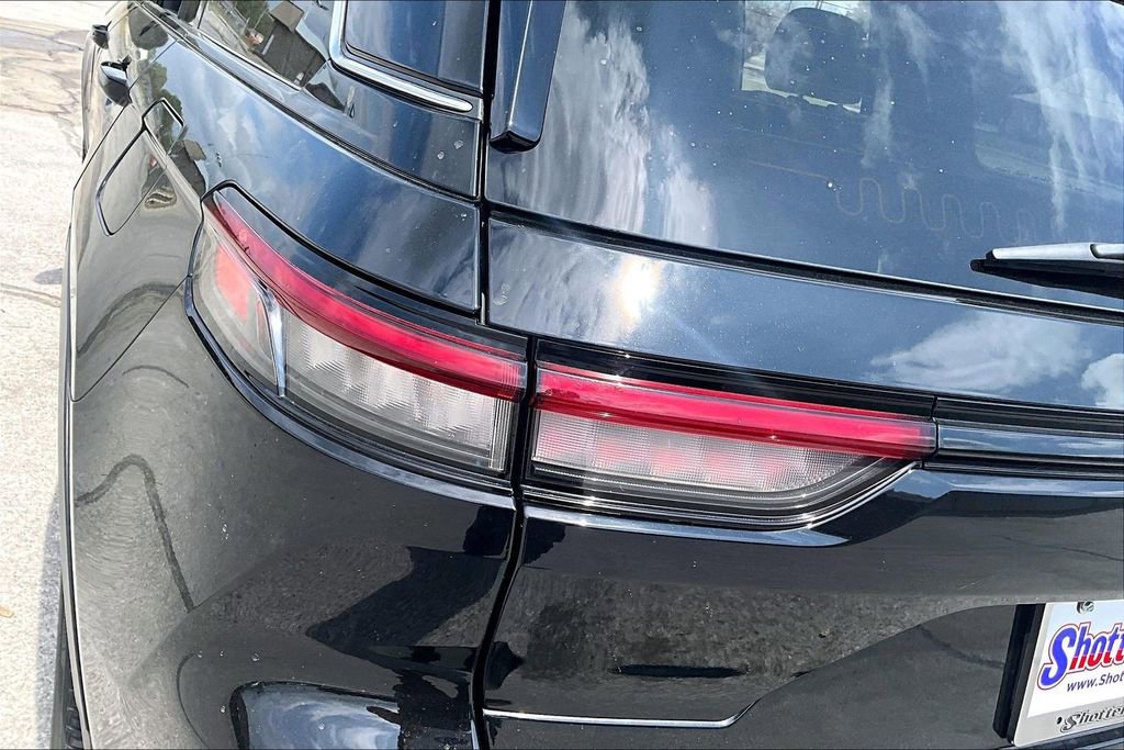 Used 2023 Jeep Grand Cherokee Limited w/ Luxury Tech Group II image 22