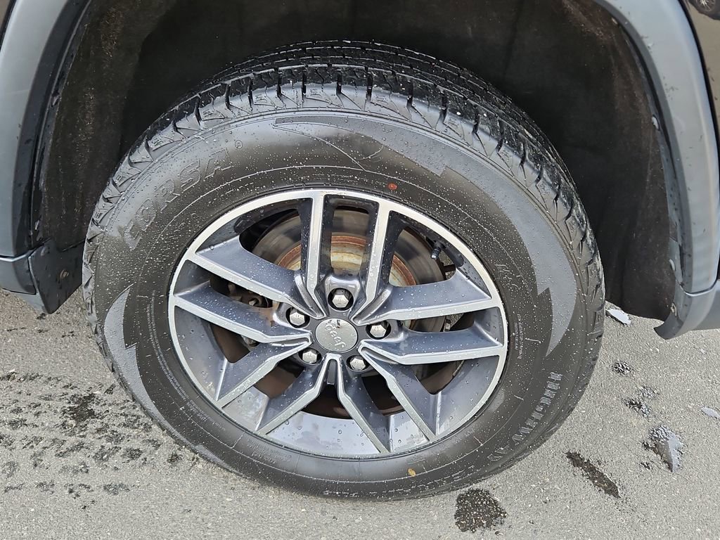 Used 2017 Jeep Grand Cherokee Limited image 36