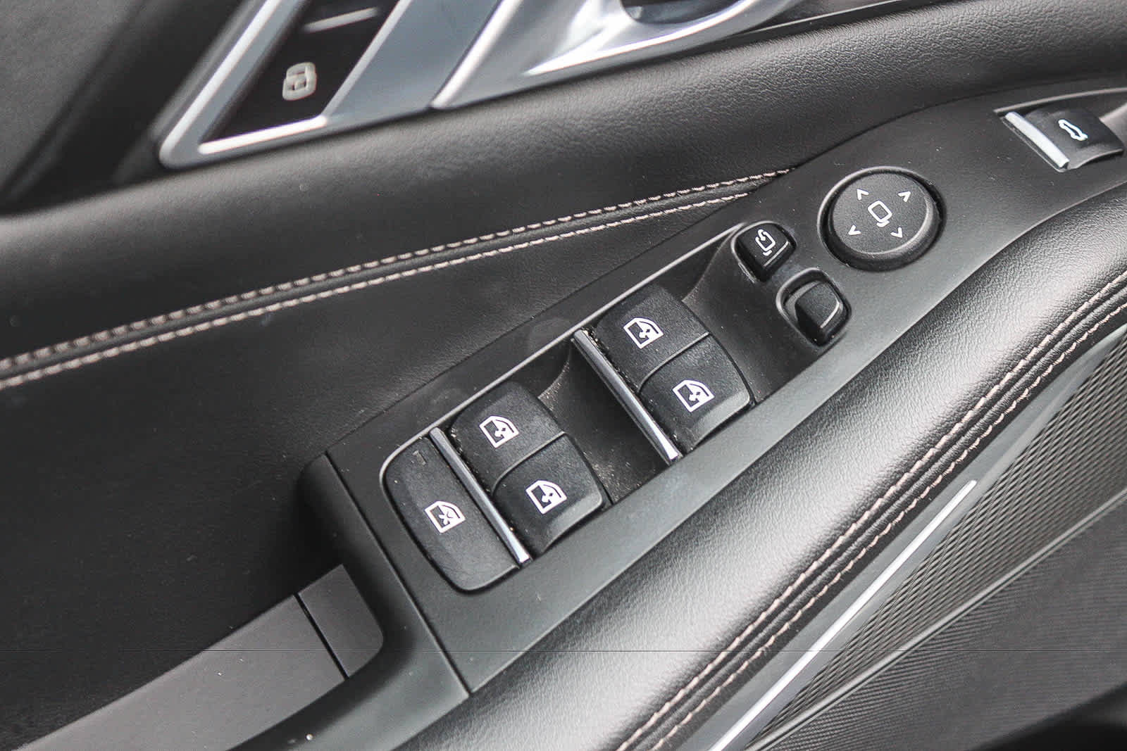 Used 2023 BMW X5 sDrive40i w/ M Sport Package RWD image 19