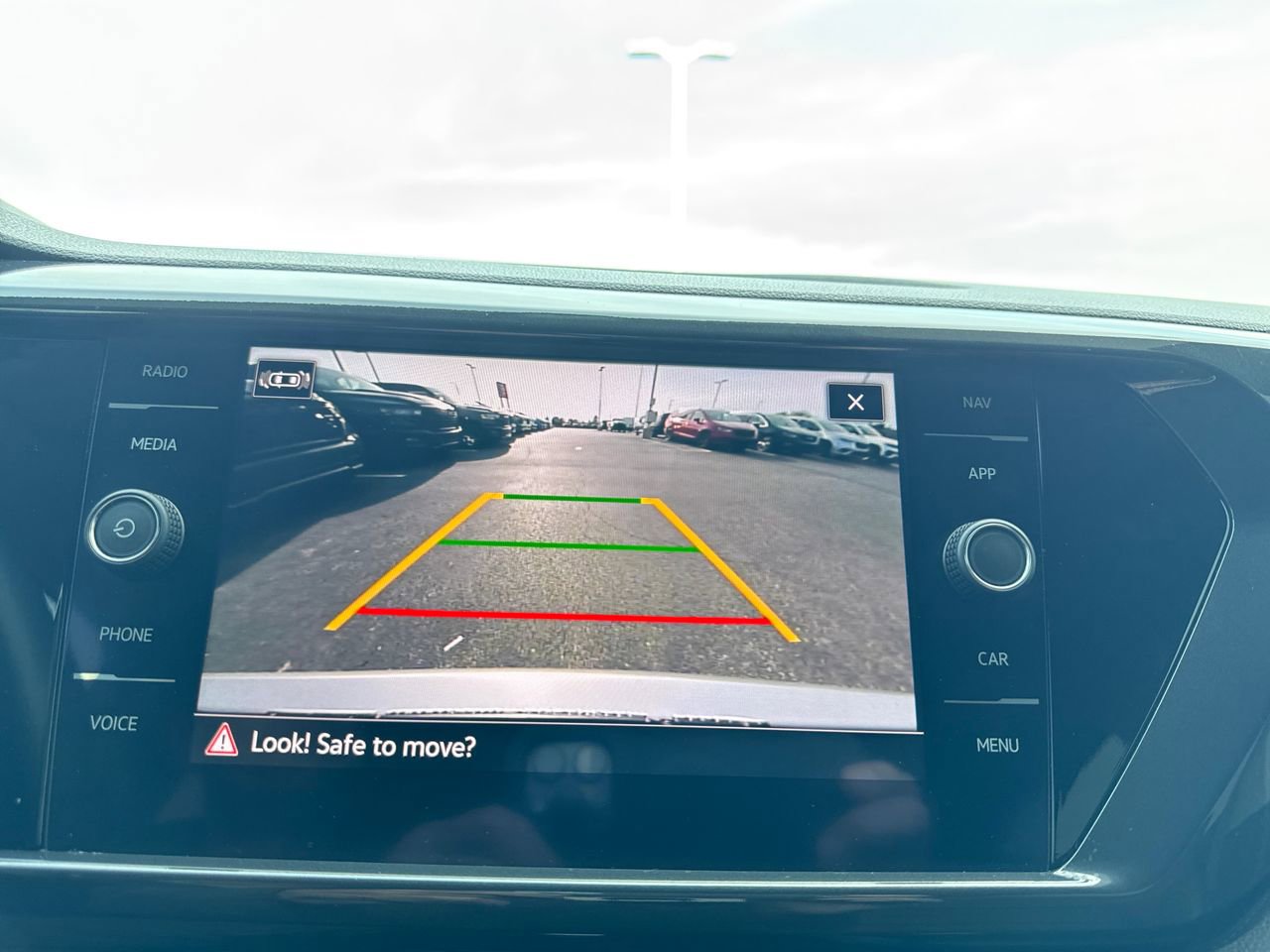 Used 2022 Volkswagen Taos SEL AWD/4WD image 18