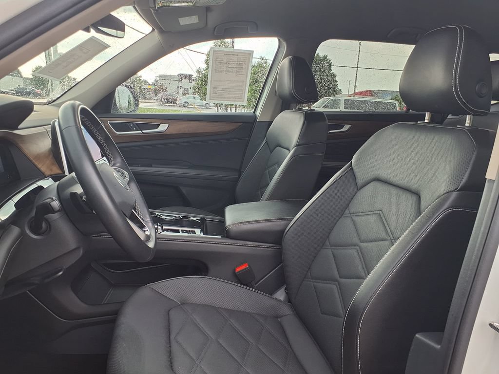 Used 2025 Volkswagen Atlas SE FWD image 17