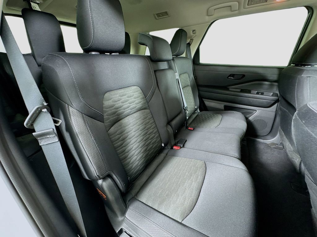 Used 2024 Nissan Pathfinder SV FWD image 29