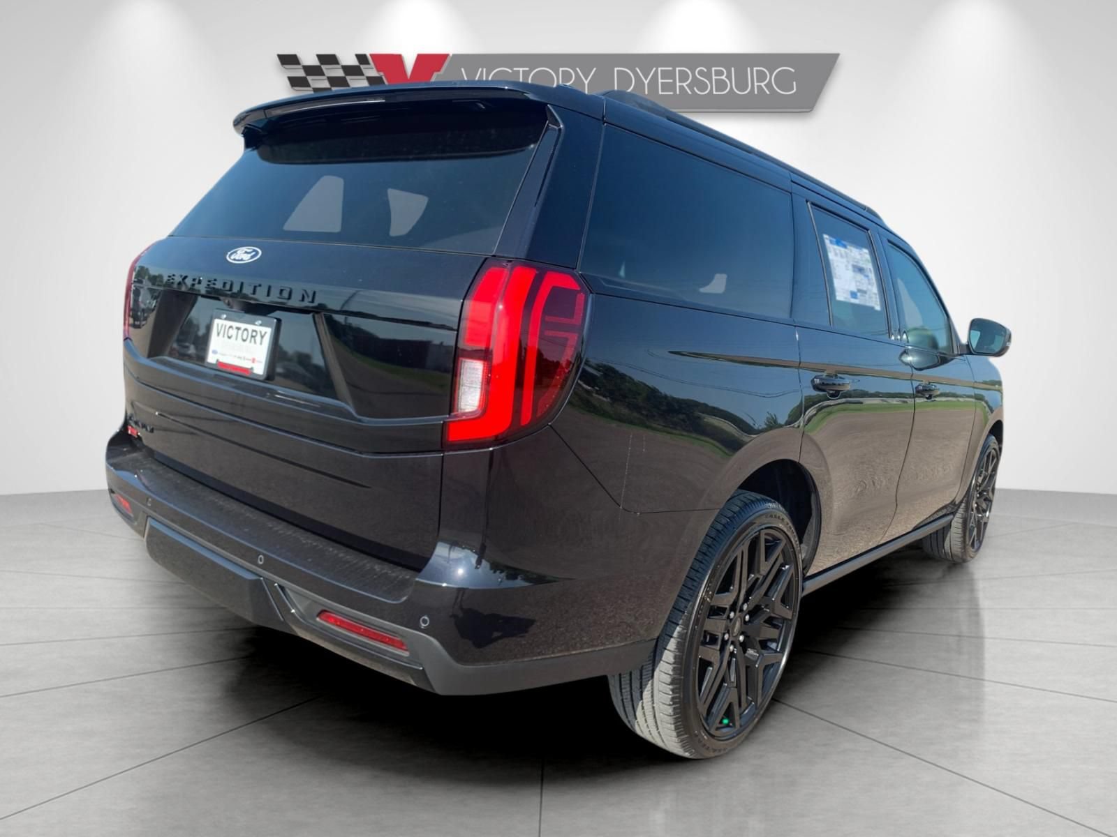 New 2027 Ford Expedition Platinum w/ Stealth Performance Package AWD/4WD image 4