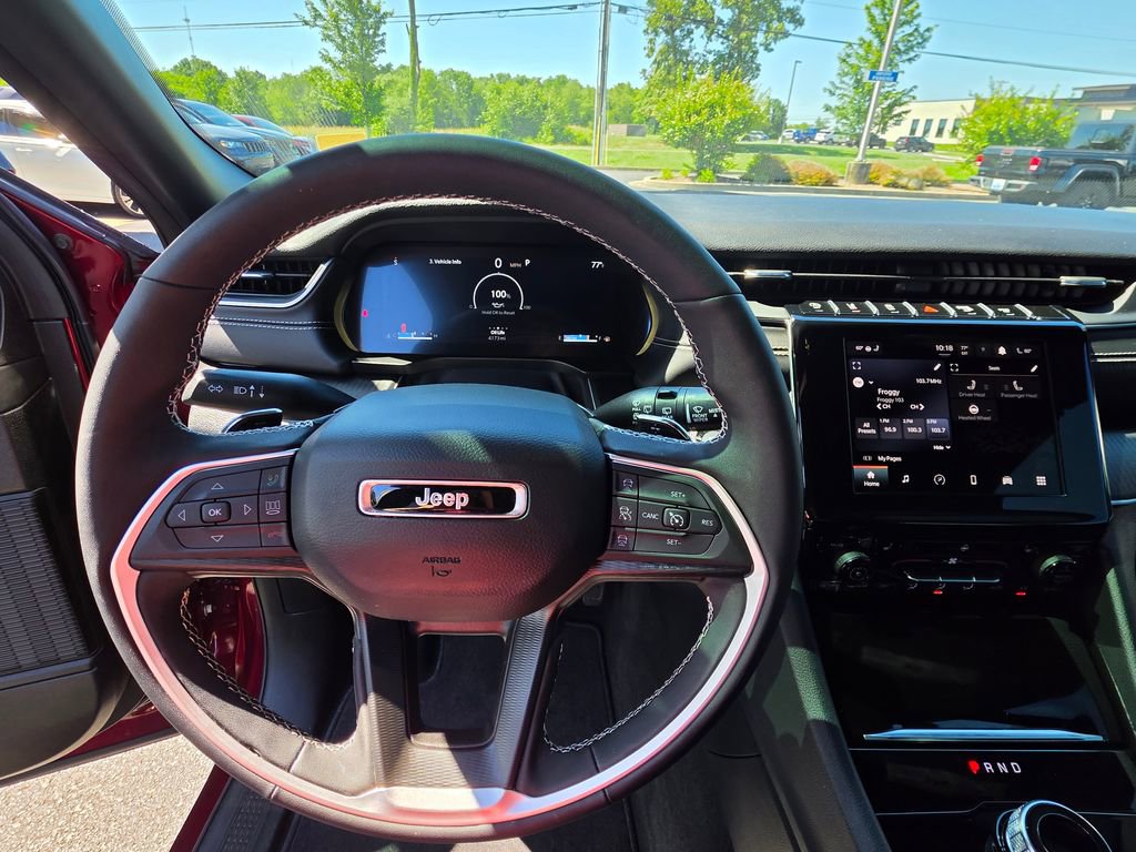 Used 2025 Jeep Grand Cherokee L Altitude AWD/4WD image 15