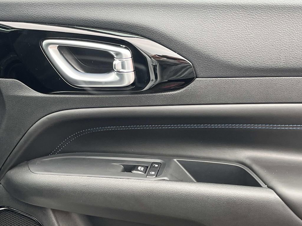 New 2026 Jeep Compass Latitude image 11