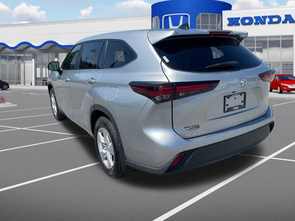 Used 2024 Toyota Highlander LE image 11