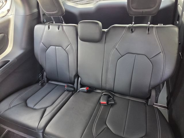 New 2027 Chrysler Pacifica Select FWD image 6