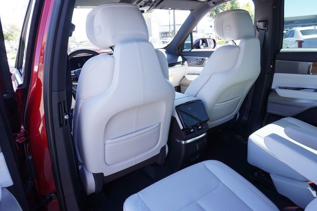 New 2026 Cadillac Vistiq Luxury image 11