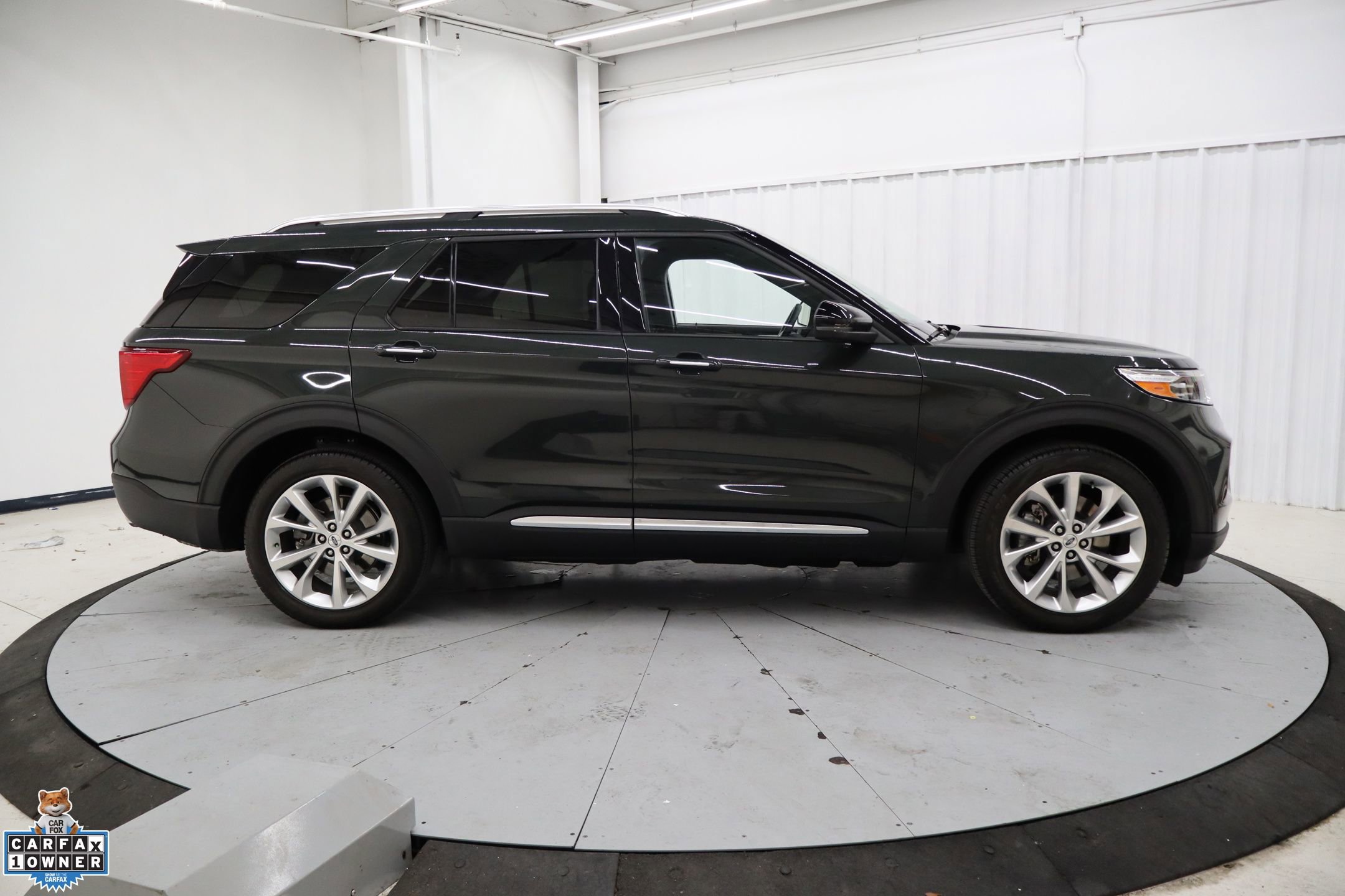 Certified 2023 Ford Explorer Platinum w/ Technology Package image 2