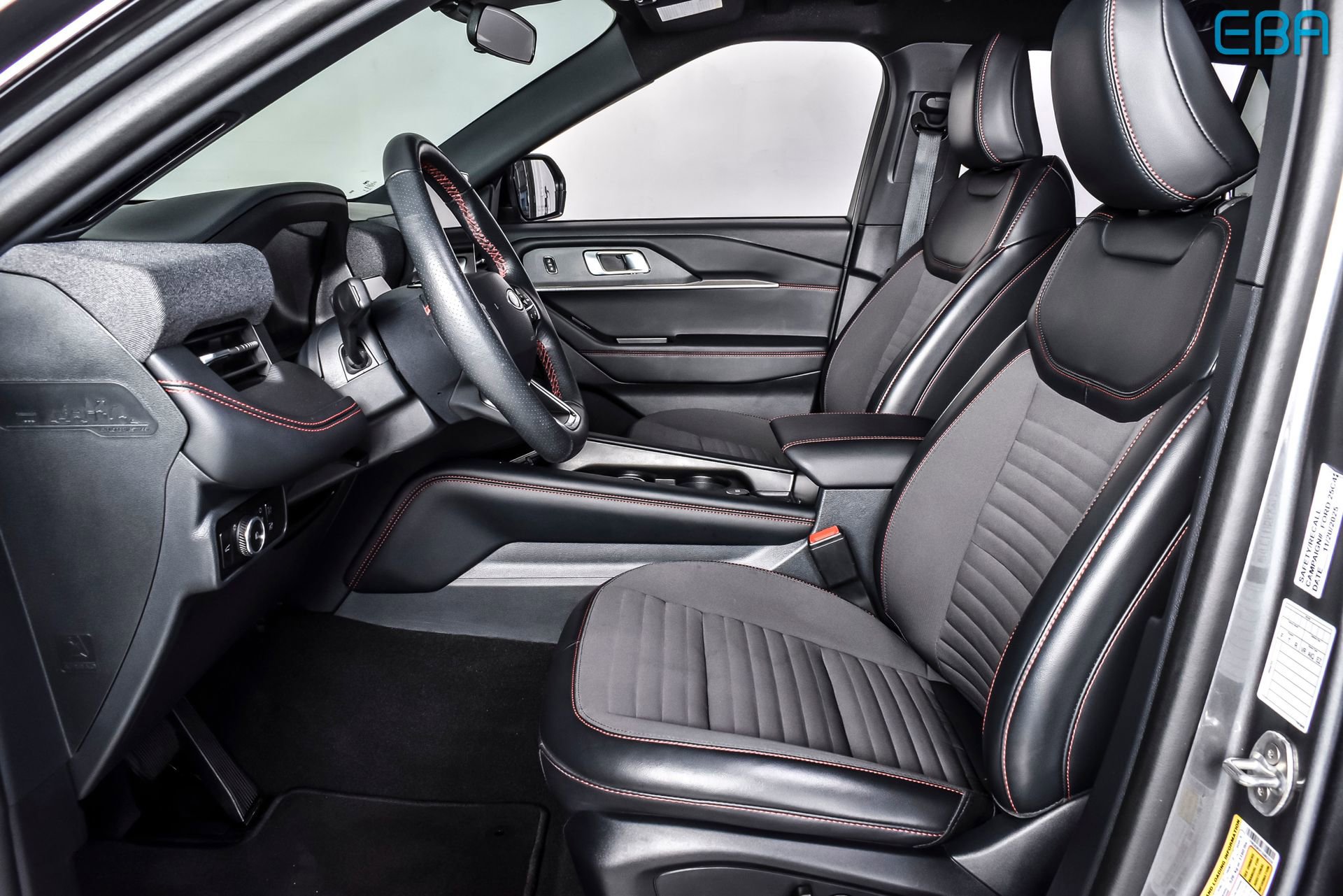 Used 2025 Ford Explorer ST-Line w/ ST-Line Street Pack image 16