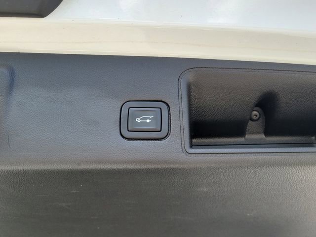 Used 2022 GMC Terrain SLE w/ Driver Convenience Package FWD image 9