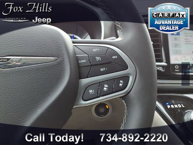 Certified 2024 Chrysler Pacifica Select image 19
