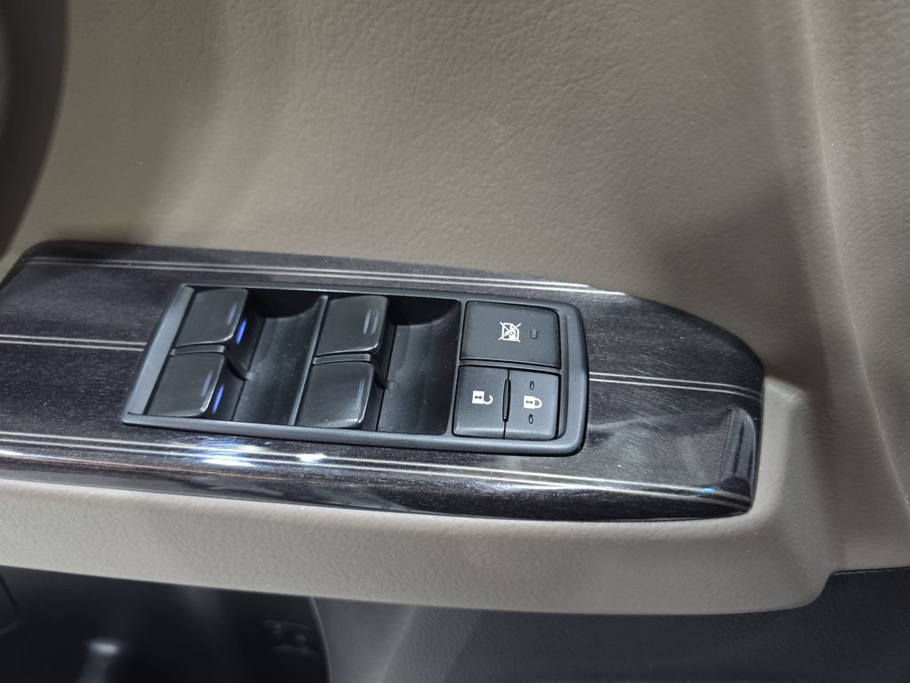 Used 2021 Lexus GX 460 Luxury w/ Sport Design Package AWD/4WD image 29
