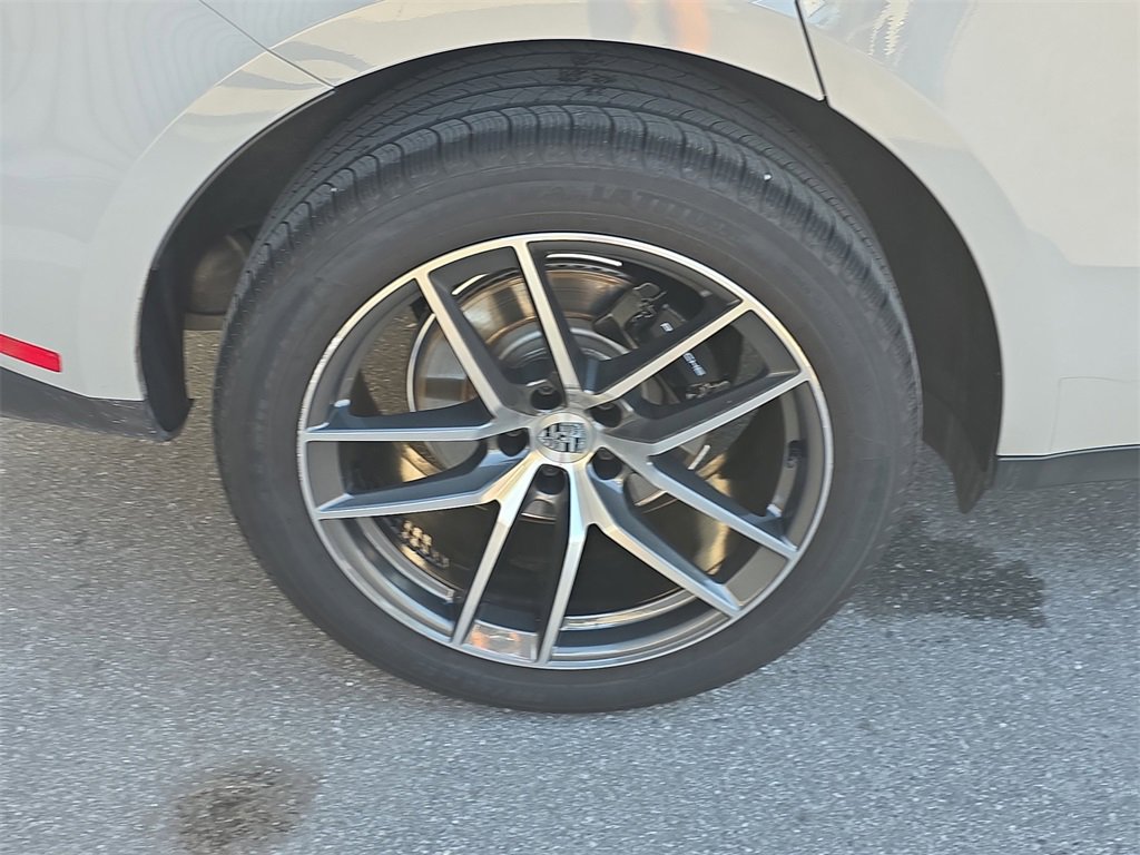 Certified 2022 Porsche Macan image 14