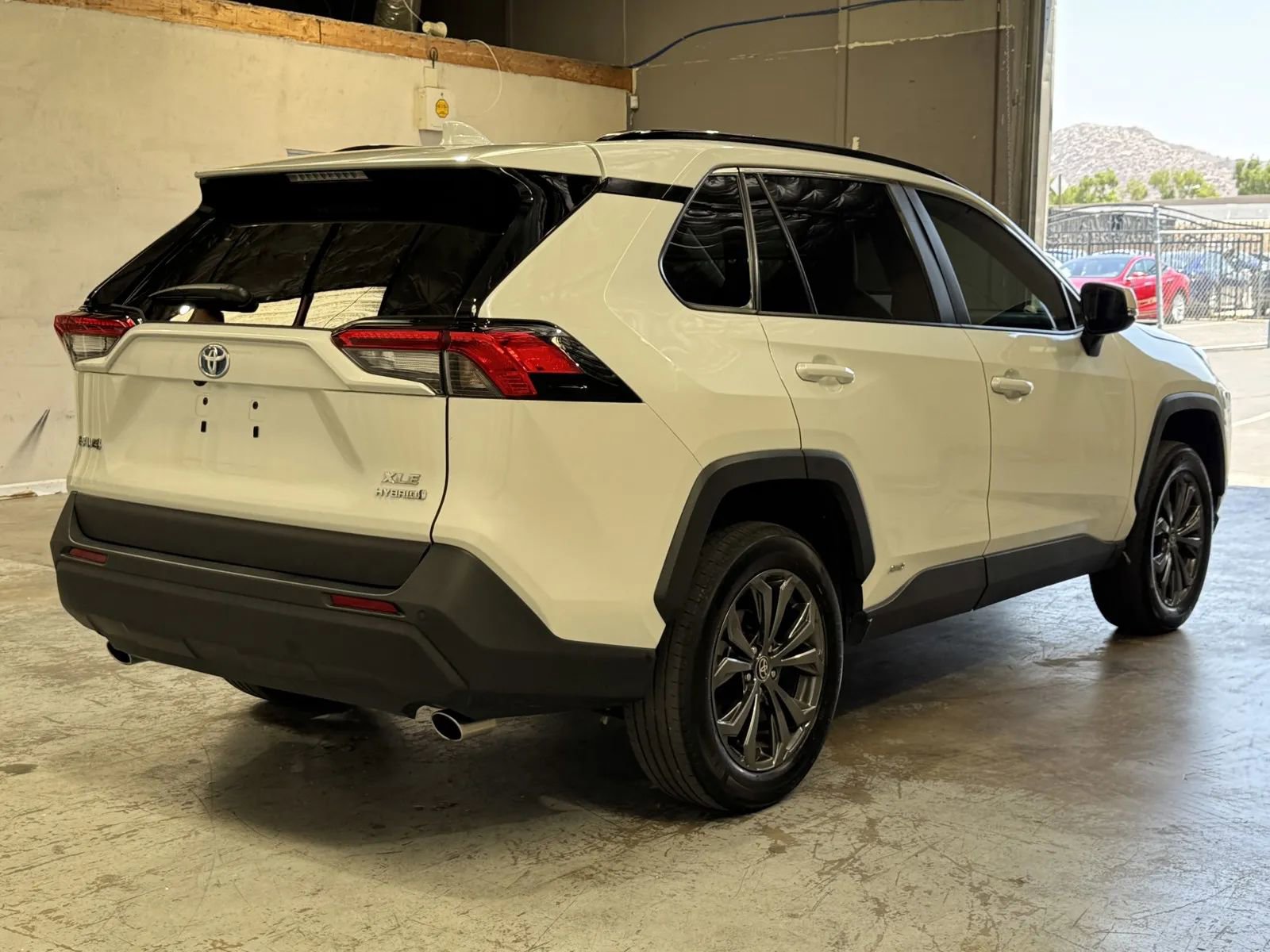 Used 2023 Toyota RAV4 XLE Premium image 4