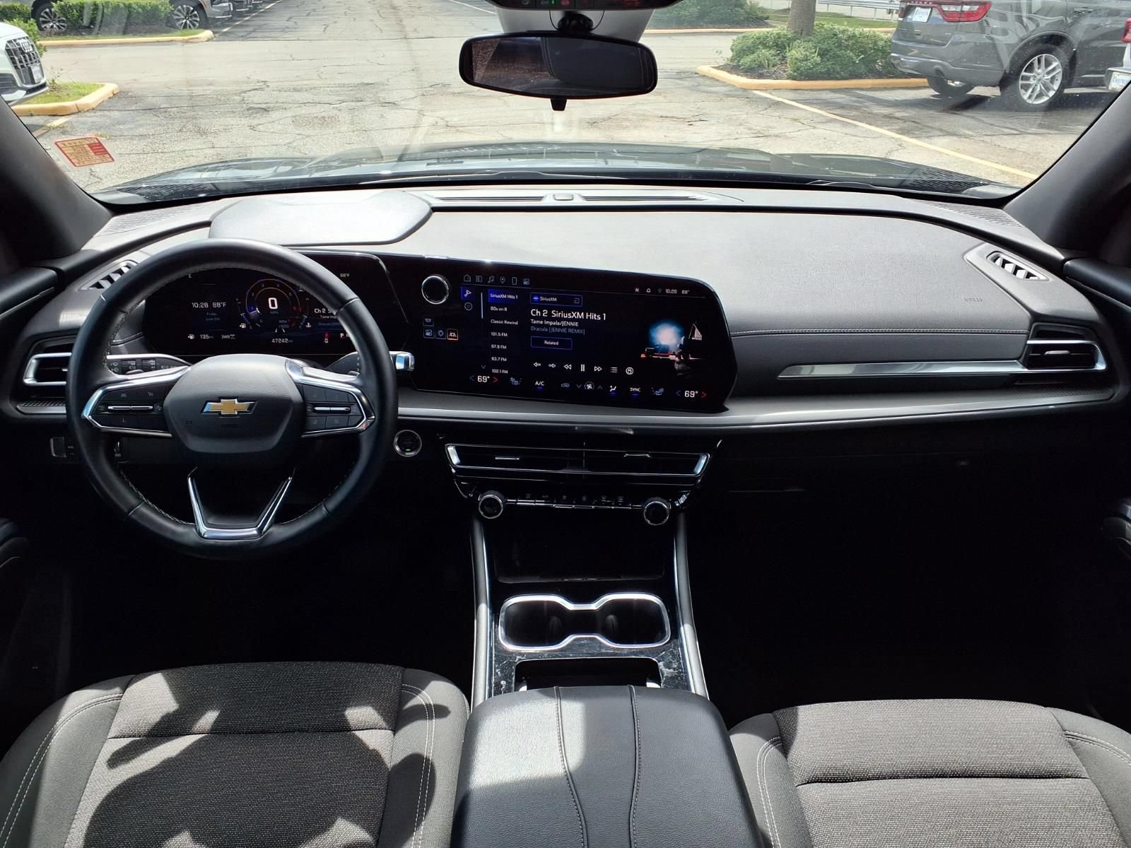 Used 2024 Chevrolet Traverse LT AWD/4WD image 3