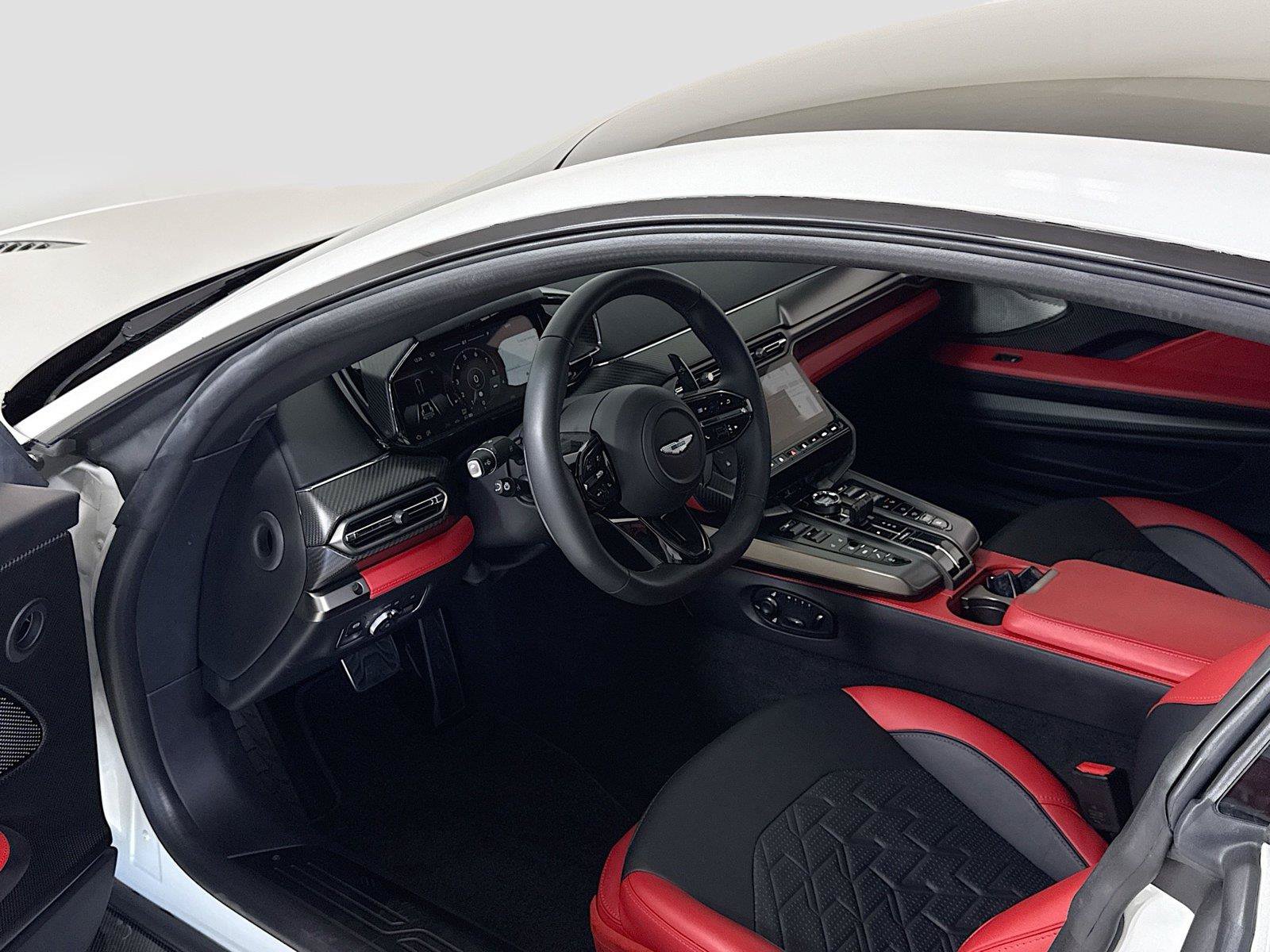 Used 2025 Aston Martin Vanquish RWD image 15