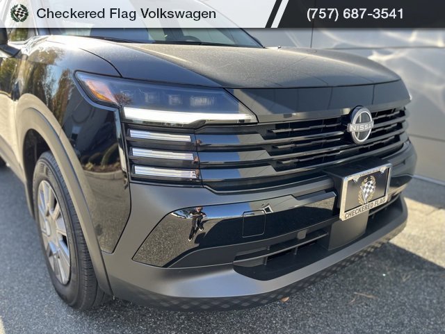 Used 2025 Nissan Kicks S image 2