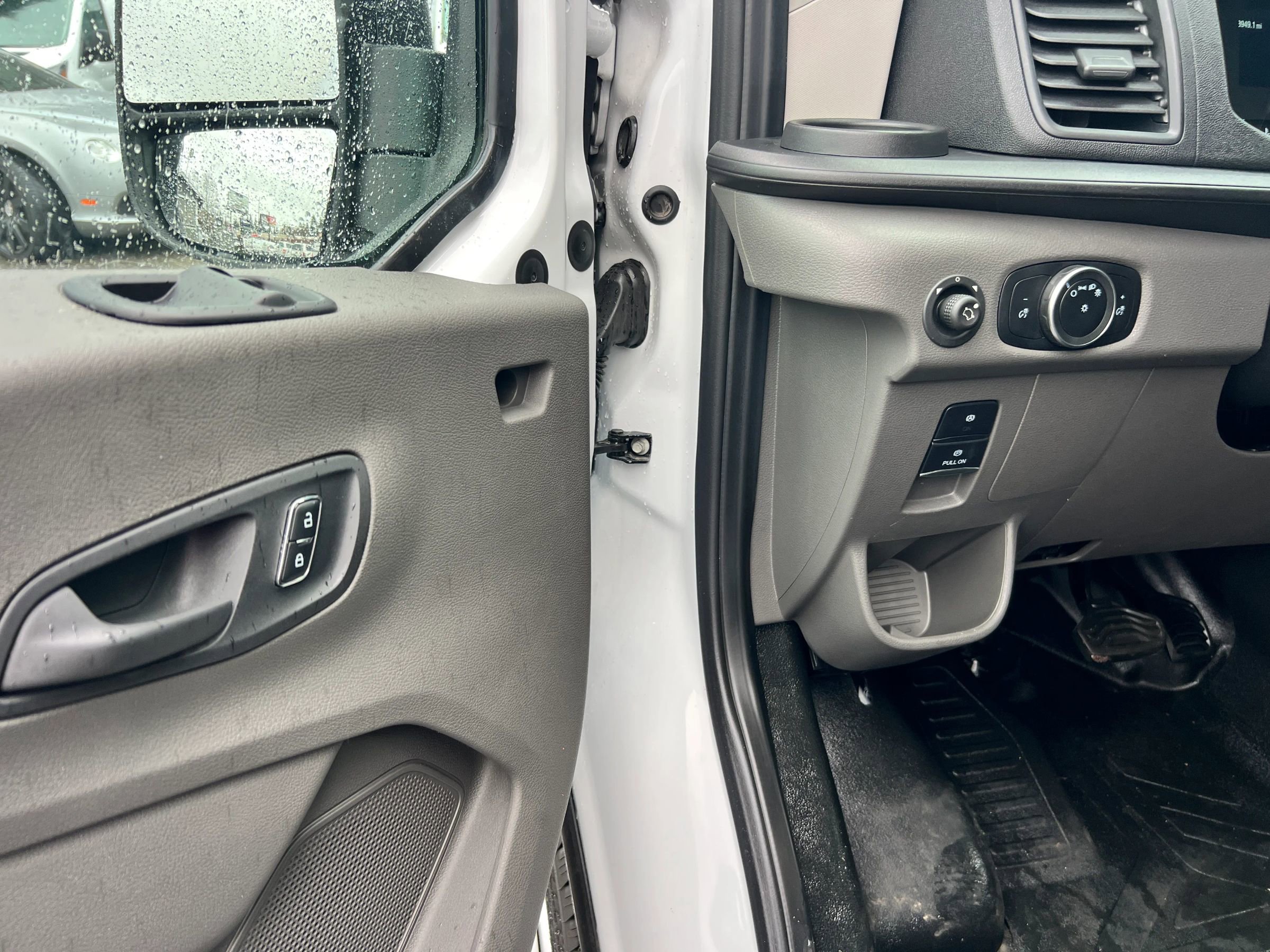 Used 2025 Ford Transit 250 148 High Roof AWD image 9