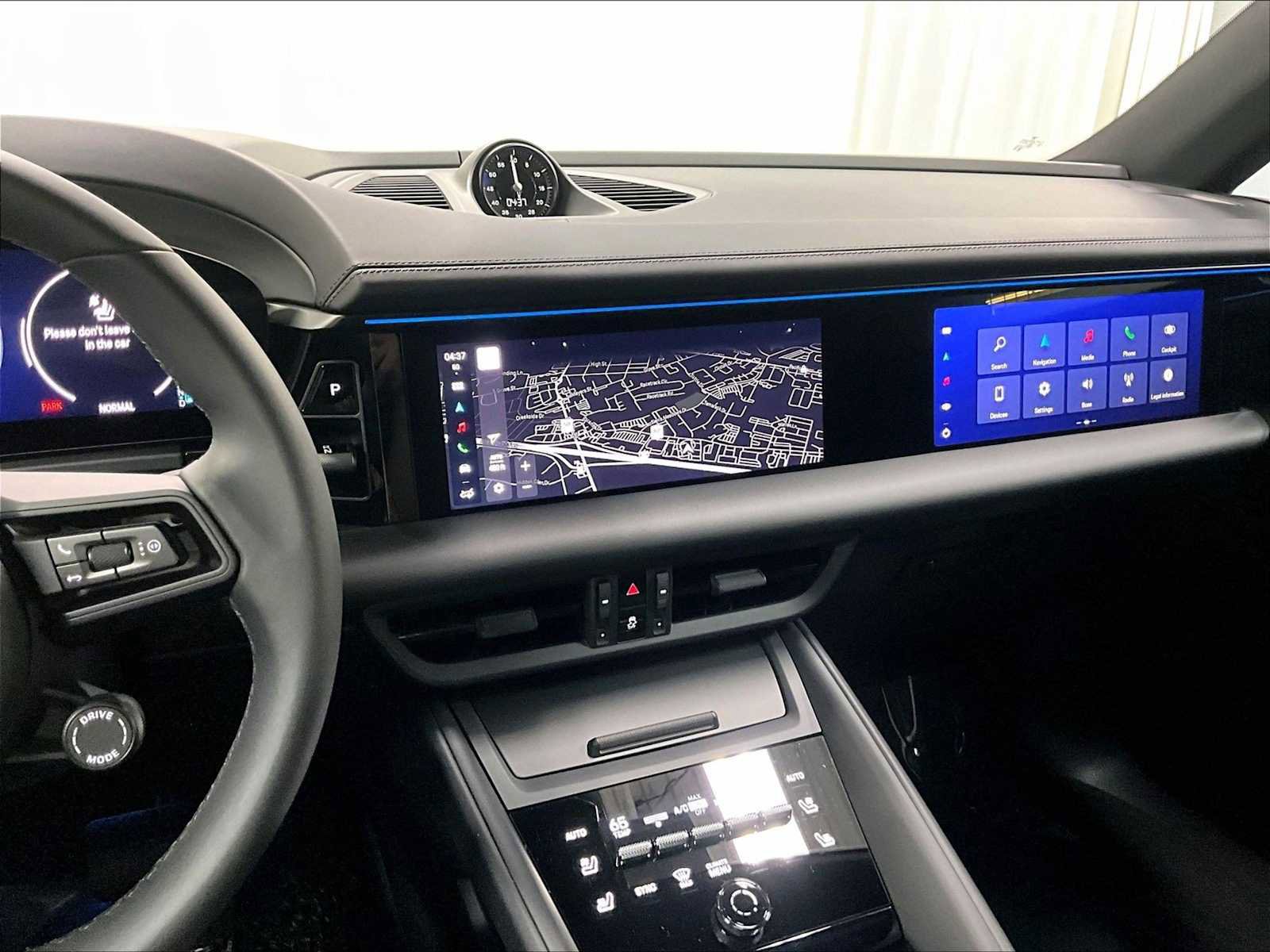 Used 2025 Porsche Macan Electric RWD image 18