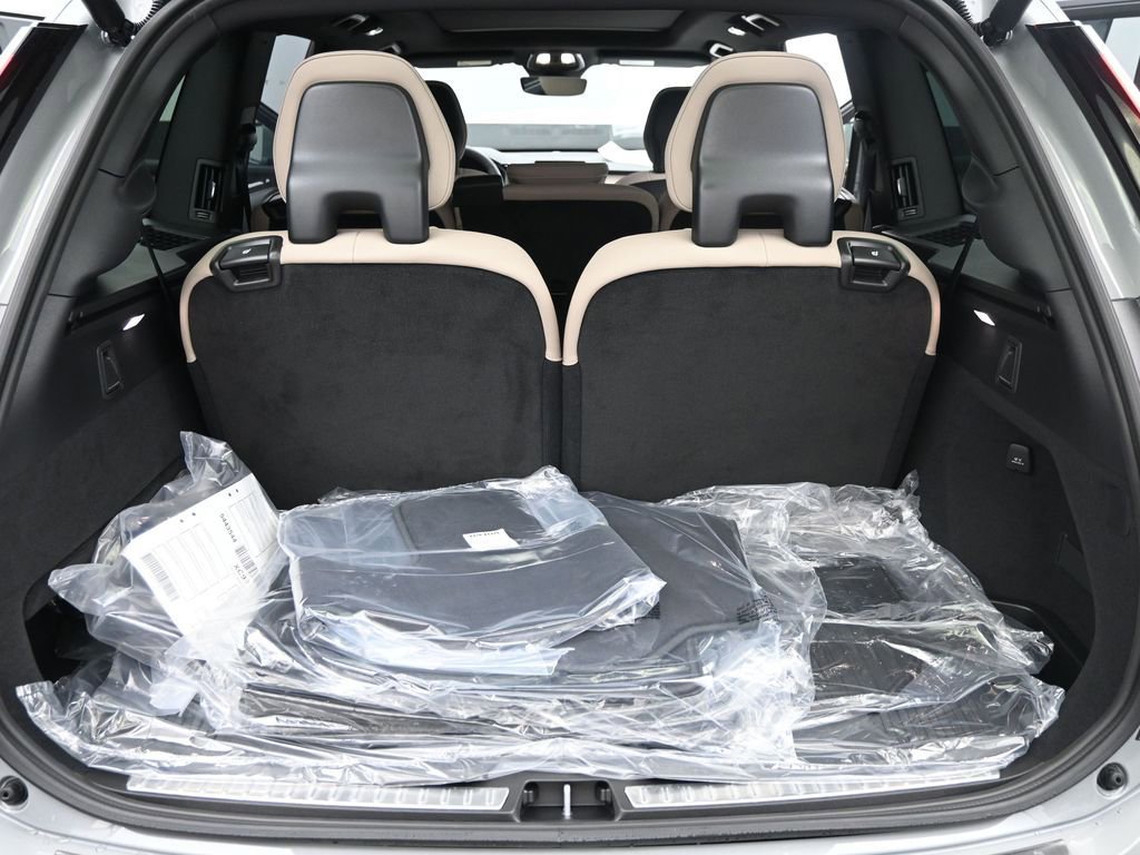 New 2026 Volvo XC90 B6 Plus w/ Protection Package Premier image 16
