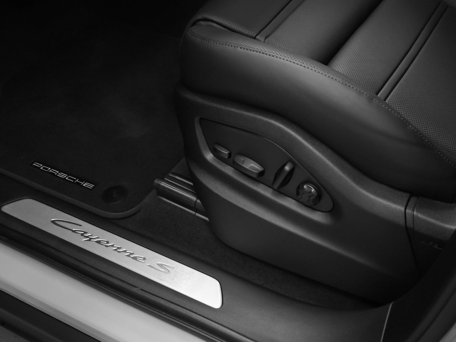 New 2026 Porsche Cayenne S AWD/4WD image 32
