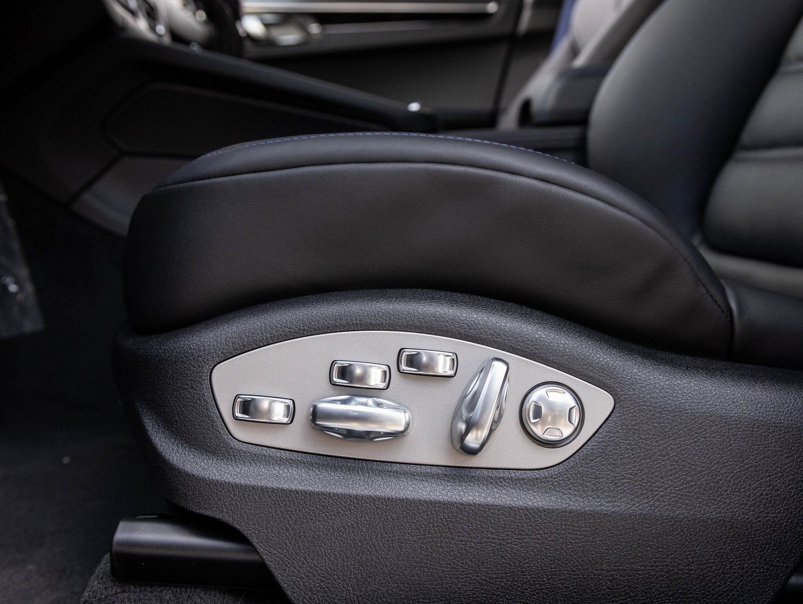 Certified 2026 Porsche Macan S image 22