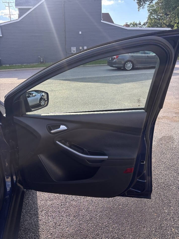 Used 2012 Ford Focus Titanium FWD image 16